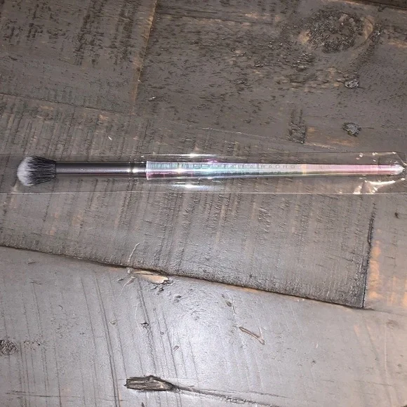 Elaina Badro Electroplated Blending Brush - New - Picture 1 of 2